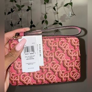 Coach corner zip wristlet NWT